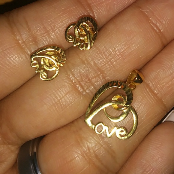 18k Saudi Gold Earring and Pendant - Picture 1 of 3